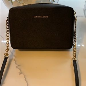 Michael kors cross body bag.